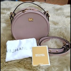▪️Michael Kors Delaney MD Leather Canteen Bag